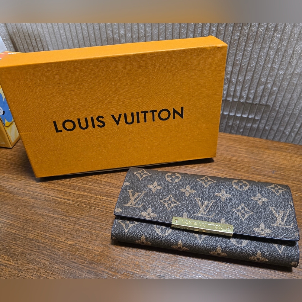 Wallet - Brown with Gold Plate
